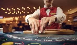 Antarmuka aplikasi mobile totokita3 menampilkan permainan slot dan pasar olahraga