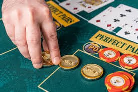 Studio live dealer Pretty Gaming dengan multi-kamera dan dealer profesional di totokita3